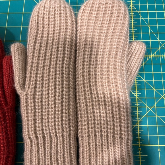 Aris Glove and Mitten Bundle - Picture 3 of 4